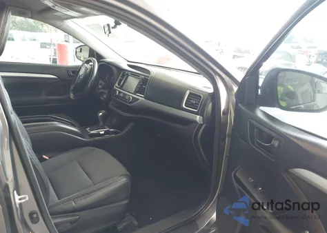 2016 Toyota Highlander Le Plus V6 z USA, uszkodzony, nr VIN 5TDZKRFH9GS176328